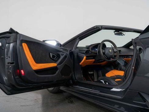 Used 2024 Lamborghini Huracan EVO image 14