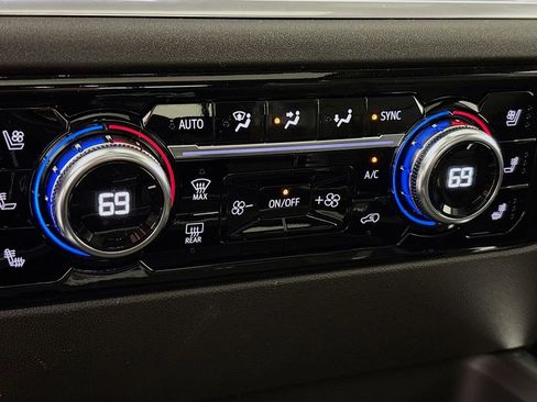 New 2025 GMC Sierra 3500 SLT w/ SLT Convenience Package image 16