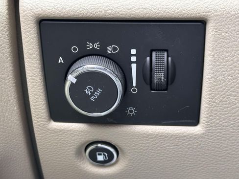 Used 2022 Jeep Grand Cherokee Laredo AWD/4WD image 23