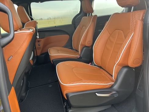 New 2026 Chrysler Pacifica Pinnacle w/ Trailer Tow Group image 10