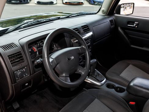 Used 2010 HUMMER H3T Adventure image 24