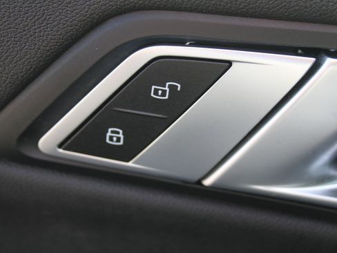 Used 2021 BMW 330i Sedan w/ Premium Package image 21