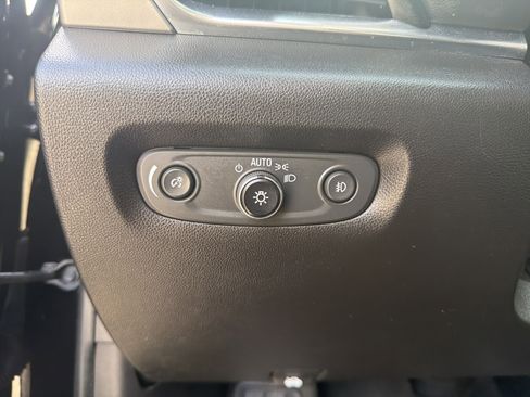 Used 2020 Chevrolet Traverse LT image 13