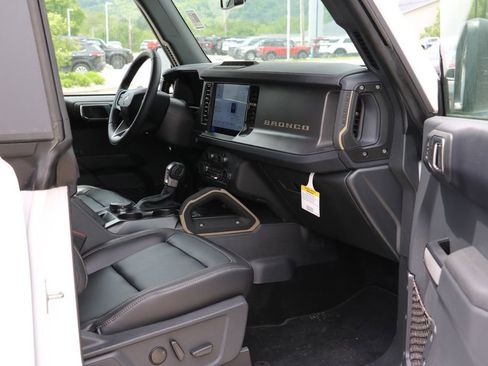 New 2025 Ford Bronco Badlands w/ Sasquatch Package AWD/4WD image 32