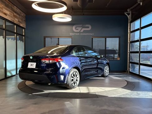 Used 2021 Toyota Corolla LE FWD image 3