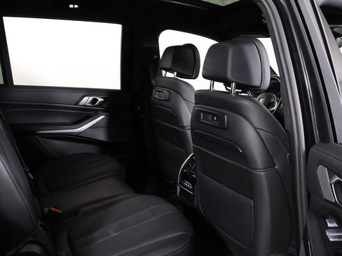 Used 2022 BMW X7 M50i image 34