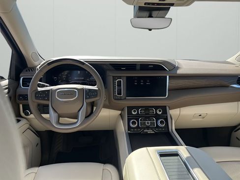 Used 2024 GMC Yukon Denali w/ Denali Reserve Package image 24