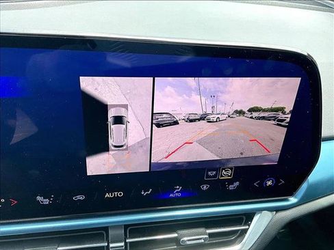 Certified 2024 Chevrolet Equinox EV LT FWD image 22