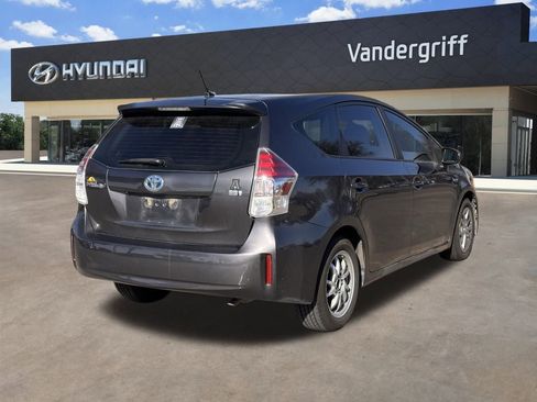 Used 2016 Toyota Prius V Five image 11