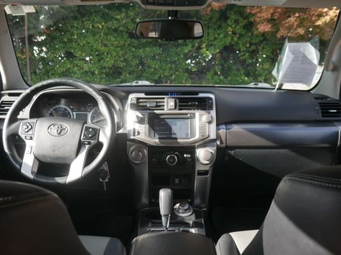 Used 2016 Toyota 4Runner SR5 Premium image 10