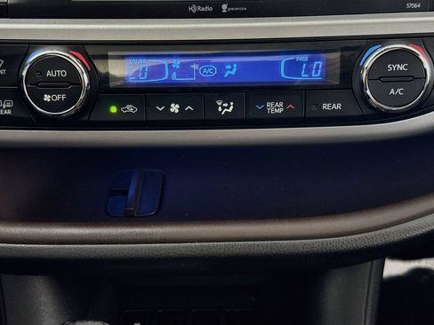 Used 2014 Toyota Highlander Limited Platinum FWD image 17