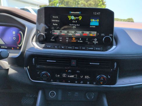 Used 2021 Nissan Rogue Platinum AWD/4WD image 22