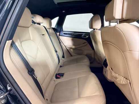 Certified 2023 Porsche Macan AWD/4WD image 19