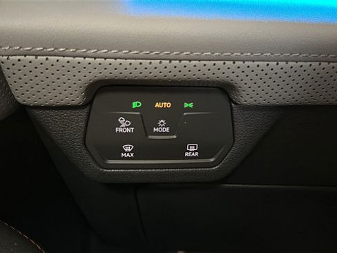 Used 2024 Volkswagen Atlas Peak Edition SE AWD/4WD image 31