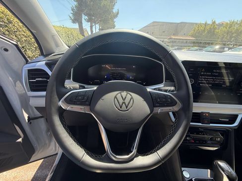 Used 2026 Volkswagen Taos SE AWD/4WD image 21