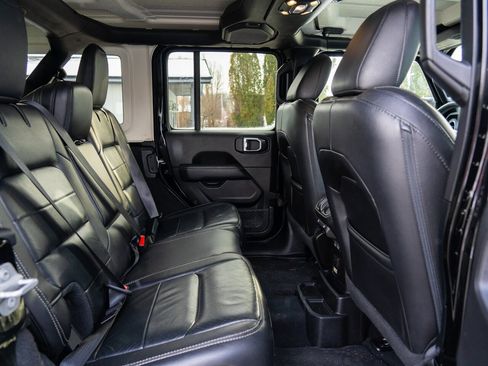 Used 2019 Jeep Wrangler Unlimited Sahara w/ Uconnect 4C Nav & Sound Group image 18