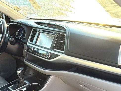 Used 2017 Toyota Highlander XLE image 34