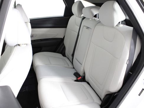 Certified 2025 Hyundai Tucson SE image 19