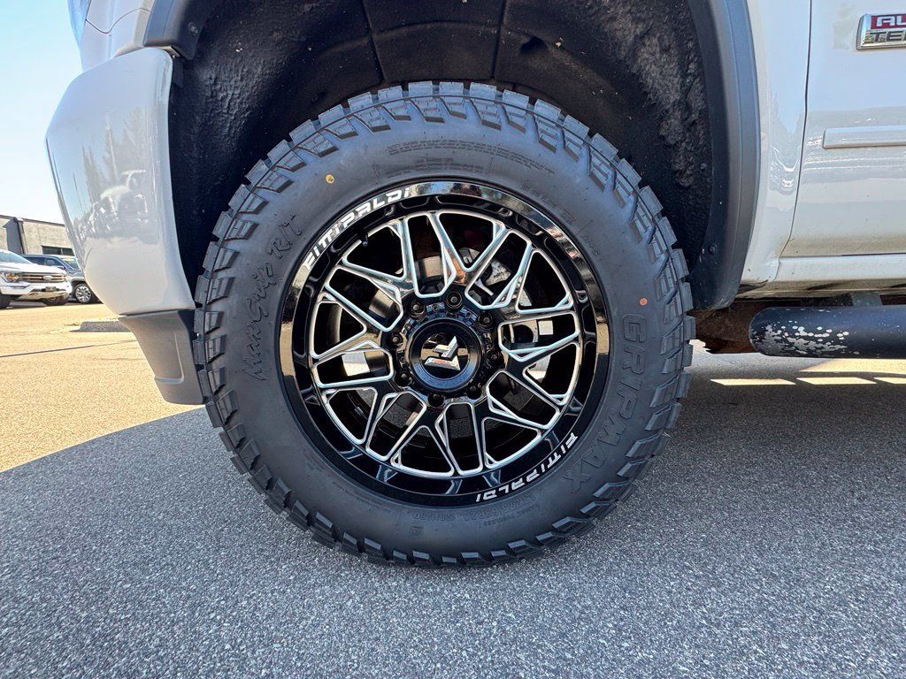 Used 2019 GMC Sierra 2500 SLT w/ All Terrain HD Package AWD/4WD image 9