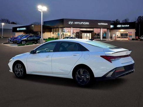 New 2026 Hyundai Elantra SEL Sport Premium FWD image 4