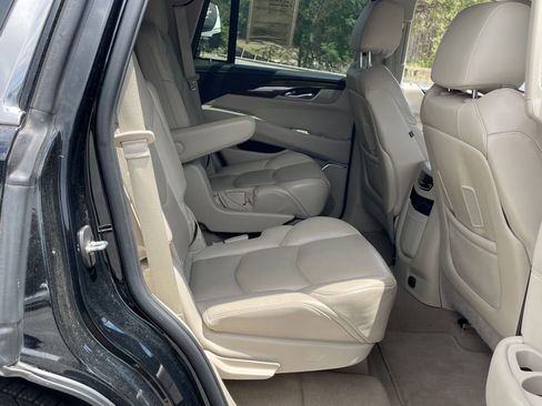 Used 2020 Cadillac Escalade Premium Luxury AWD/4WD image 11
