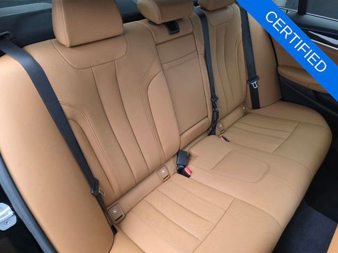 Used 2023 BMW 530e w/ Premium Package image 27