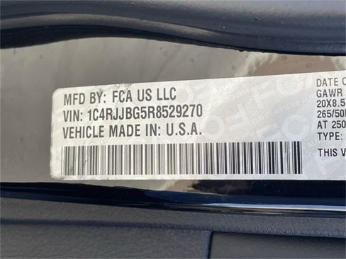 Used 2024 Jeep Grand Cherokee L Limited w/ Black Appearance Package image 38