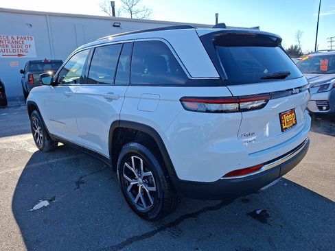 Certified 2025 Jeep Grand Cherokee Limited image 4