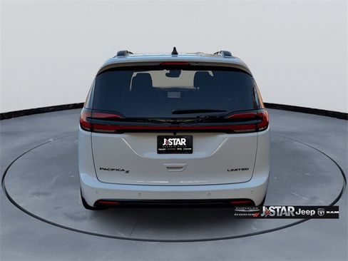 New 2026 Chrysler Pacifica Limited image 8