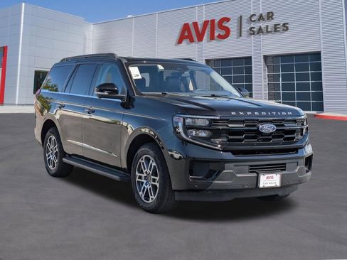 Used 2025 Ford Expedition Active image 3