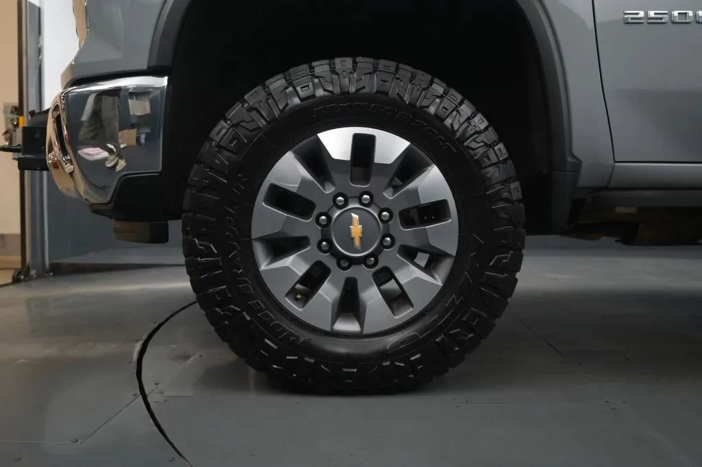 Used 2024 Chevrolet Silverado 2500 LT AWD/4WD image 13