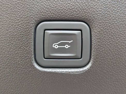 Used 2024 Chevrolet Blazer LT w/ Convenience Package FWD image 17