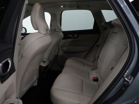 Used 2021 Volvo XC60 T5 Momentum w/ Premium Package image 14