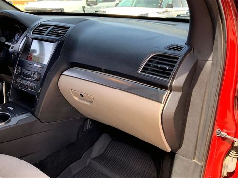 Used 2019 Ford Explorer XLT w/ Equipment Group 201A FWD image 19