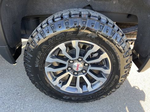 Used 2022 GMC Sierra 1500 AT4 w/ AT4 Premium Package image 13