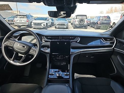 Used 2024 Jeep Grand Cherokee Trailhawk image 4