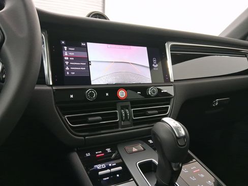 New 2026 Porsche Macan image 26