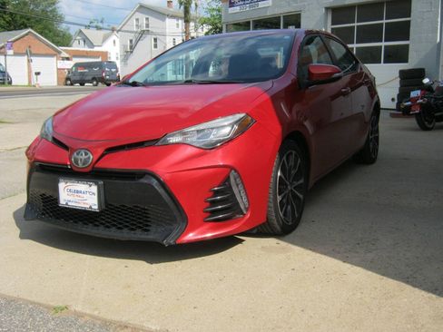 Used 2018 Toyota Corolla SE w/ SE Premium Package FWD image 1