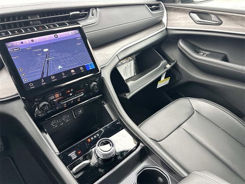 New 2025 Jeep Grand Cherokee L Limited image 18