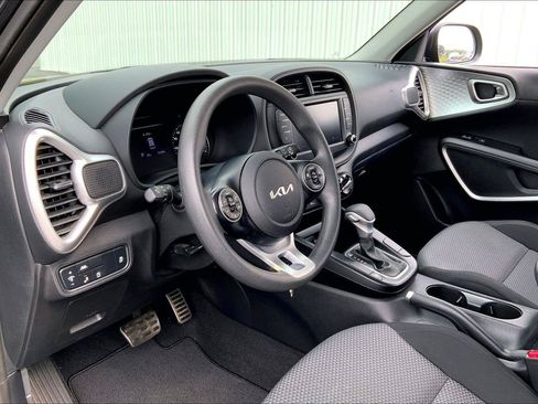 Used 2022 Kia Soul LX w/ Technology Package FWD image 12