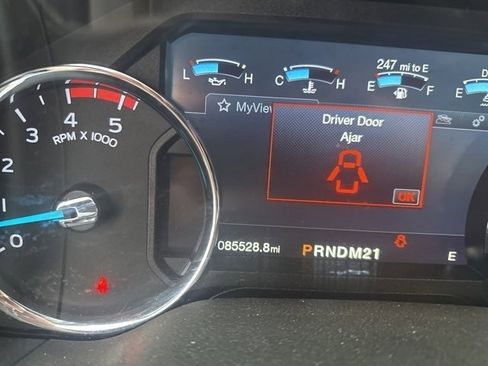 Used 2019 Ford F350 Lariat image 17