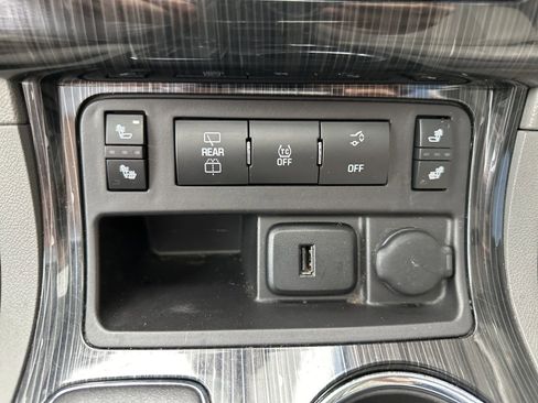 Used 2017 Chevrolet Traverse LT image 29