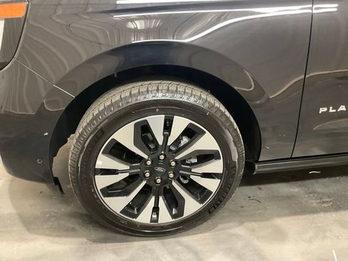 Used 2025 Ford Expedition Max Platinum w/ Driver's Package AWD/4WD image 6