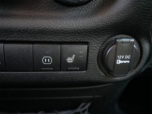 Used 2012 Jeep Wrangler Unlimited Sahara image 19