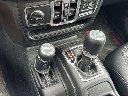 Used 2018 Jeep Wrangler Unlimited Sahara w/ Cold Weather Group image 31