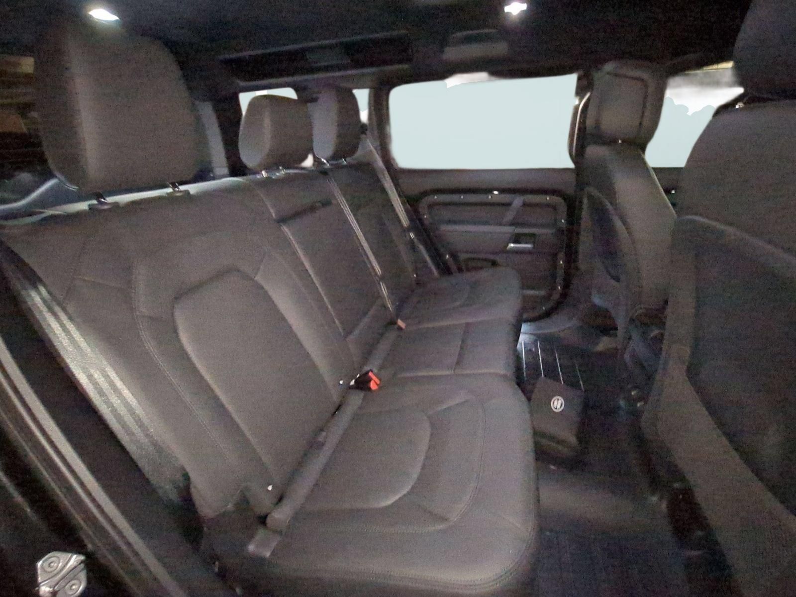 New 2026 Land Rover Defender 110 X-Dynamic SE AWD/4WD image 28