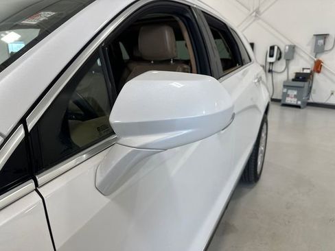 Used 2017 Cadillac XT5 Platinum w/ Driver Assist Package image 12