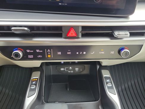 Certified 2025 Kia Sorento EX w/ Panoramic Sunroof Package image 35