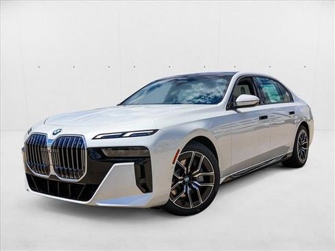 Used 2025 BMW 760i xDrive w/ Premium Package image 1