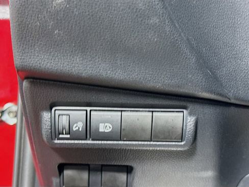 Certified 2022 Toyota Corolla Cross LE image 9